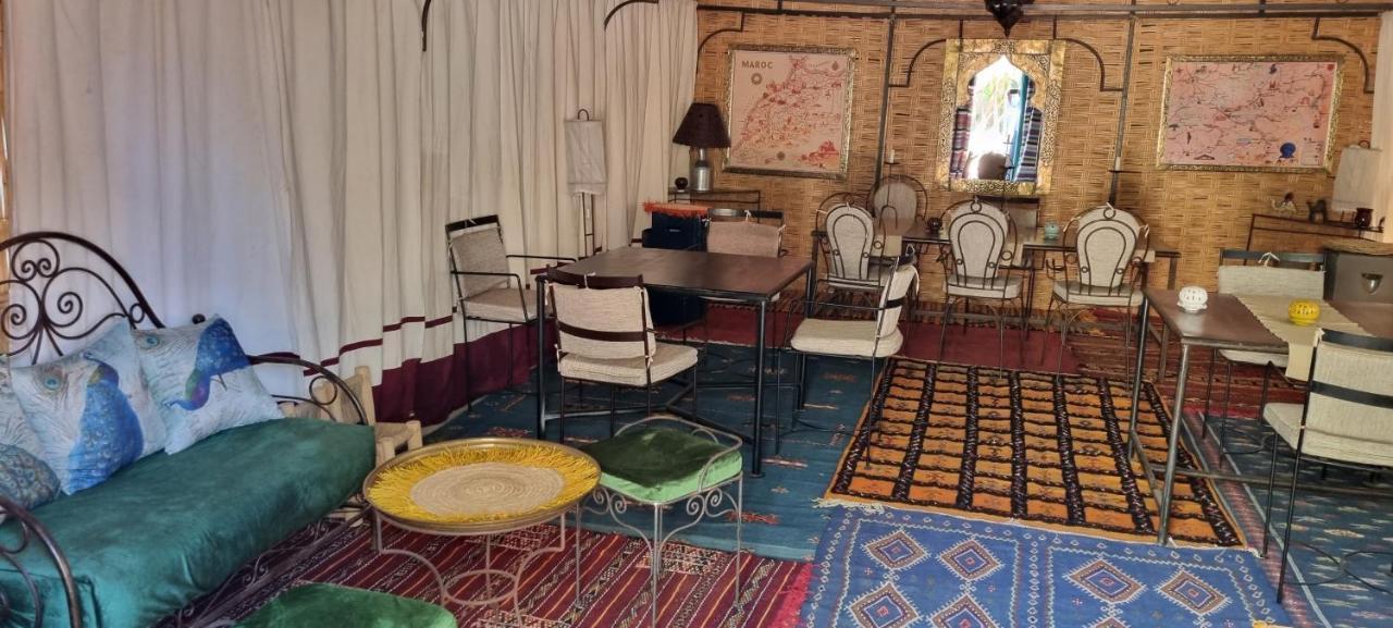 타라우단트 Les Trois Paons B&B 외부 사진