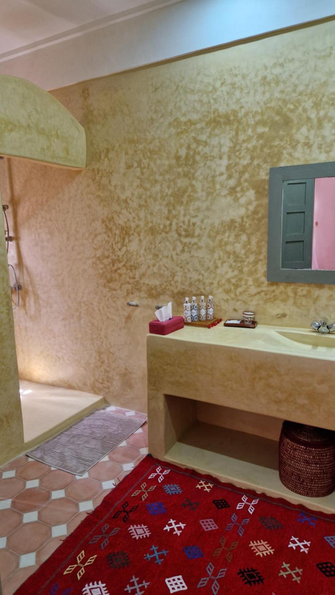 타라우단트 Les Trois Paons B&B 외부 사진